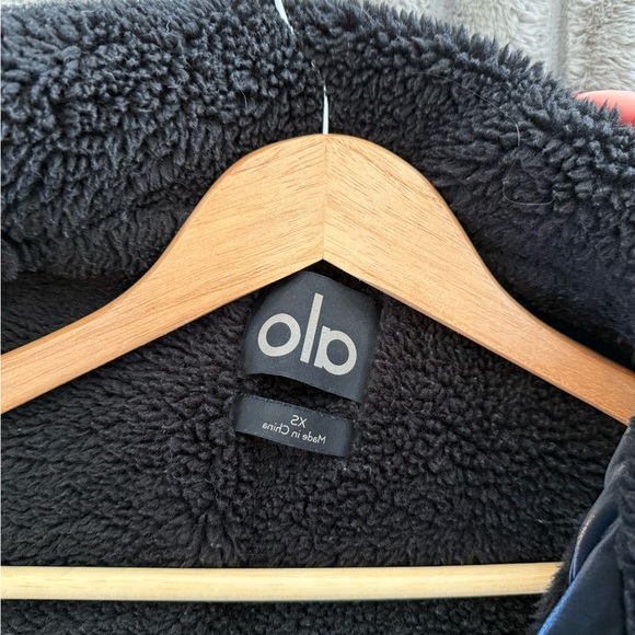 ALO Yoga - Orion Cropped Puffer XS - Picture 5 of 6
